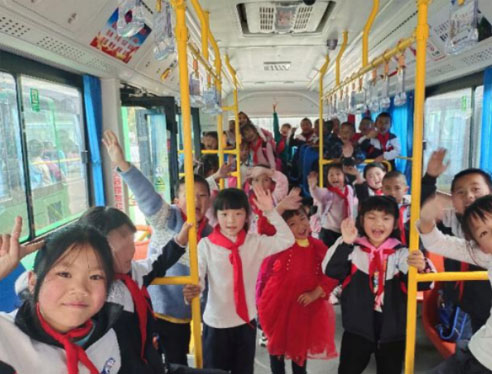 2021年6月16日开通安宁市13所中小学校免费家校直通车