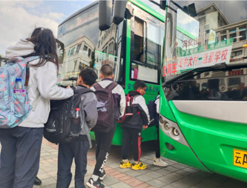 2021年6月16日开通安宁市13所中小学校免费家校直通车
